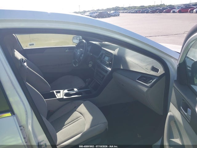 Auction sale of the 2015 Hyundai Sonata Se, vin: 5NPE24AF5FH135383, lot number: 45591952
