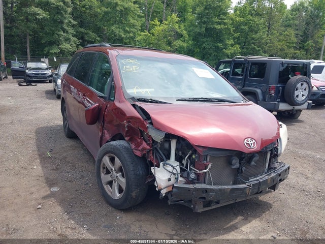 Продажа на аукционе авто 2015 Toyota Sienna Le 8 Passenger, vin: 5TDKK3DC7FS689615, номер лота: 45591994