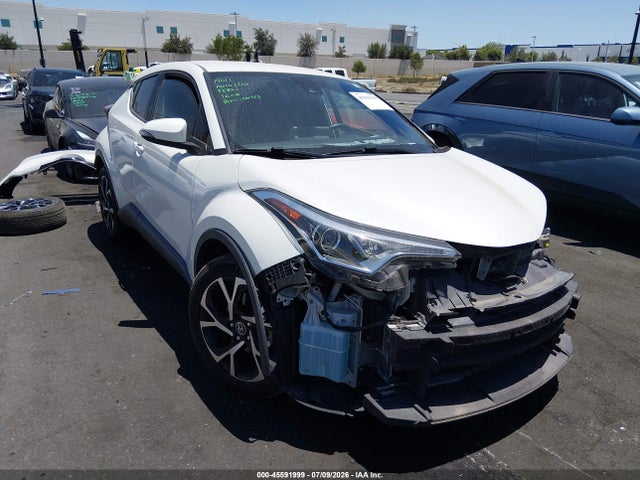 Toyota C-HR XLE 2019 JTNKHMBX3K1060642 Image 14