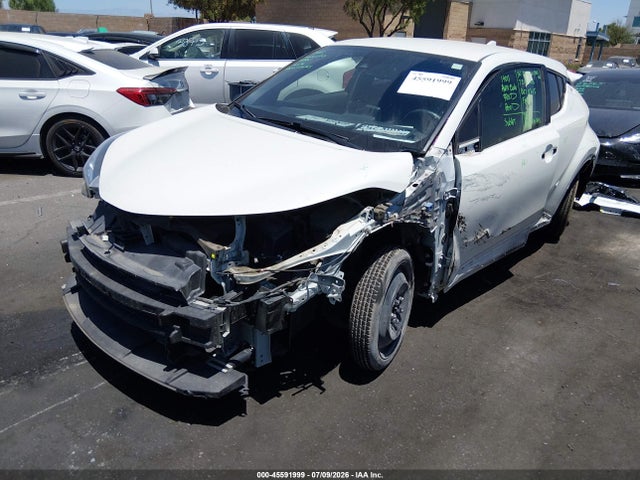 Toyota C-HR XLE 2019 JTNKHMBX3K1060642 Image 2