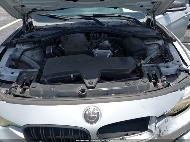 45592152 :رقم المزاد ، WBA3C3G50FNT52320 vin ، 2015 Bmw 320i Xdrive مزاد بيع