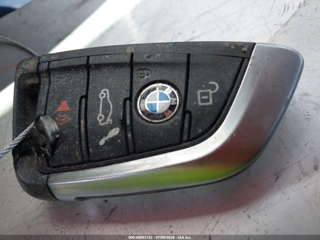 45592152 :رقم المزاد ، WBA3C3G50FNT52320 vin ، 2015 Bmw 320i Xdrive مزاد بيع