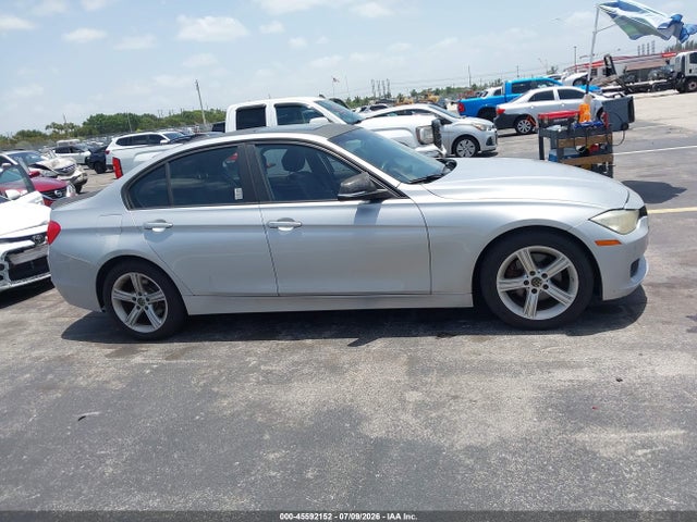 45592152 :رقم المزاد ، WBA3C3G50FNT52320 vin ، 2015 Bmw 320i Xdrive مزاد بيع