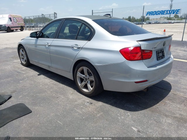 45592152 :رقم المزاد ، WBA3C3G50FNT52320 vin ، 2015 Bmw 320i Xdrive مزاد بيع