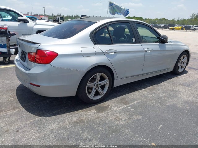 45592152 :رقم المزاد ، WBA3C3G50FNT52320 vin ، 2015 Bmw 320i Xdrive مزاد بيع