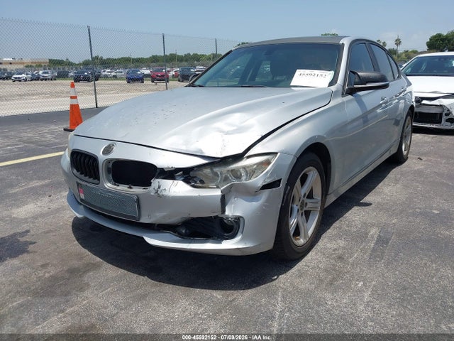45592152 :رقم المزاد ، WBA3C3G50FNT52320 vin ، 2015 Bmw 320i Xdrive مزاد بيع