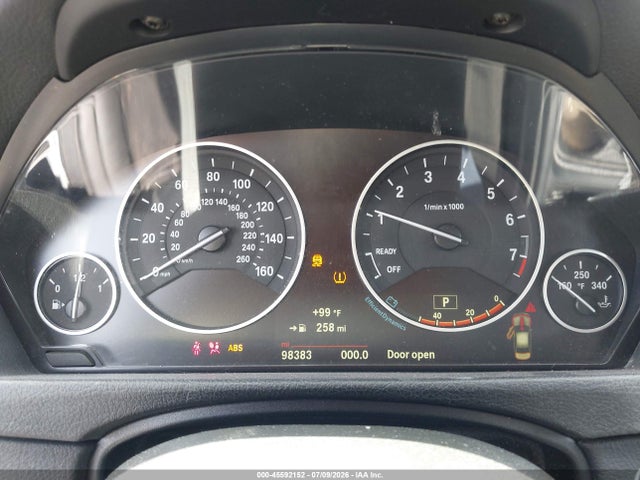 45592152 :رقم المزاد ، WBA3C3G50FNT52320 vin ، 2015 Bmw 320i Xdrive مزاد بيع