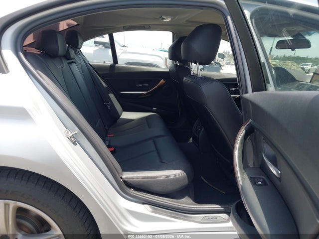 45592152 :رقم المزاد ، WBA3C3G50FNT52320 vin ، 2015 Bmw 320i Xdrive مزاد بيع