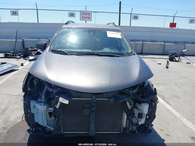 Toyota RAV4 LE 2017 JTMZFREV7HJ116476 Image 13