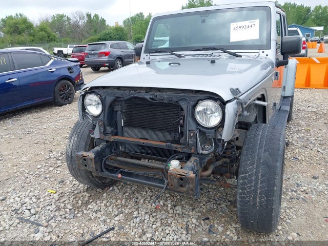 1C4HJWEG4JL900652 Jeep Wrangler Jk Unlimited Sahara
