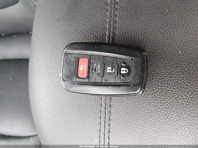 2T3A1RFV7KC060026 Toyota Rav4 Xle Premium