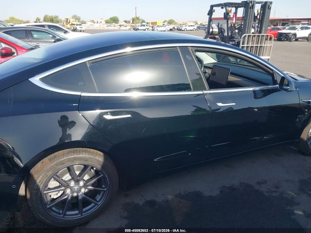 Tesla Model 3 Long Range/mid Range 2018 5YJ3E1EA7JF172356 Image 13