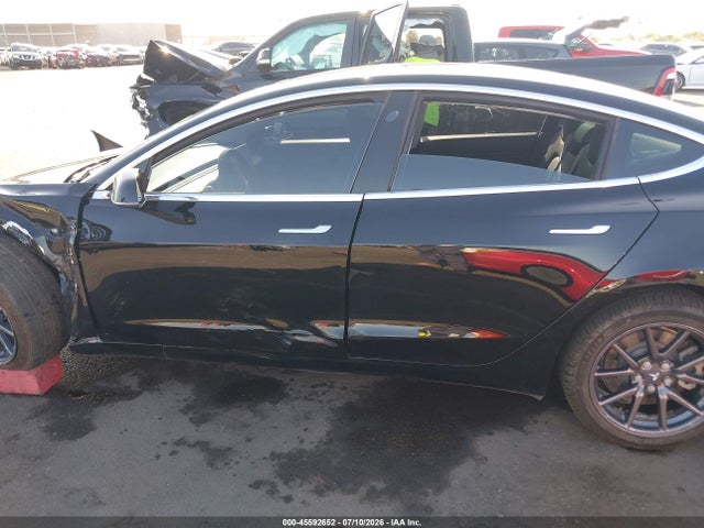 Tesla Model 3 Long Range/mid Range 2018 5YJ3E1EA7JF172356 Image 14