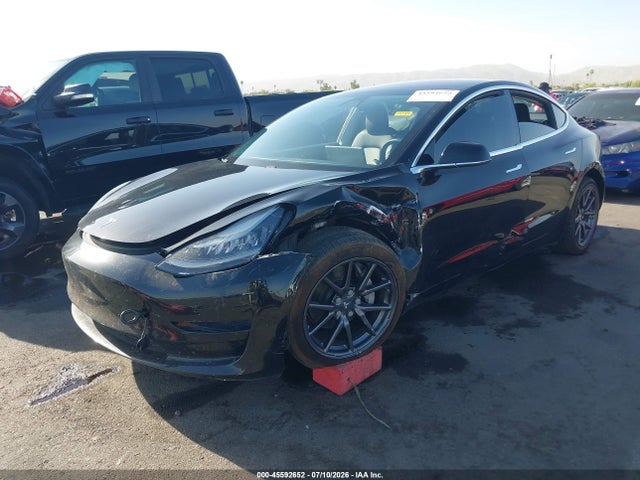 Tesla Model 3 Long Range/mid Range 2018 5YJ3E1EA7JF172356 Image 2