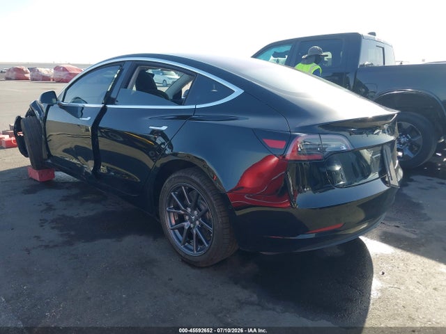 Tesla Model 3 Long Range/mid Range 2018 5YJ3E1EA7JF172356 Image 3