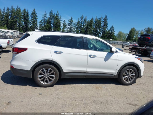 KM8SMDHF5HU218643 Hyundai Santa Fe Se