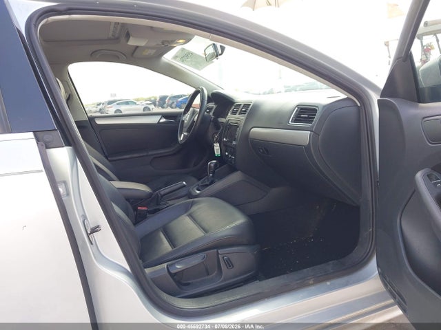 2013 Volkswagen Jetta 2.5l Se მანქანა იყიდება აუქციონზე, vin: 3VWDX7AJ4DM352656, აუქციონის ნომერი: 45592734