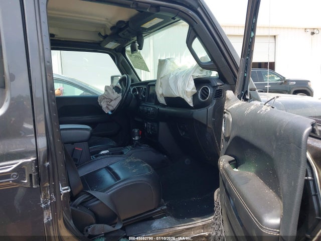 2018 Jeep Wrangler Unlimited Sahara 4x4 მანქანა იყიდება აუქციონზე, vin: 1C4HJXEG5JW324915, აუქციონის ნომერი: 45592790