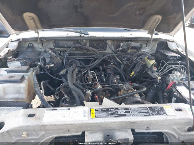 2002 Mazda B3000 Ds მანქანა იყიდება აუქციონზე, vin: 4F4YR16VX2TM23016, აუქციონის ნომერი: 45592939