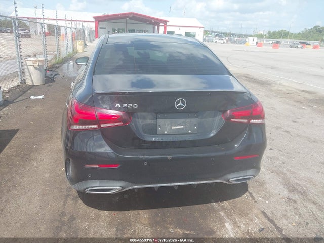 W1K3G4EB8LJ206178 Mercedes-Benz A 220