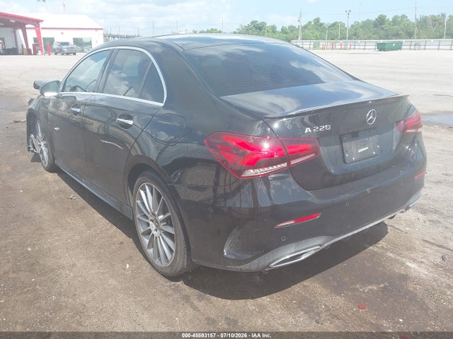 W1K3G4EB8LJ206178 Mercedes-Benz A 220