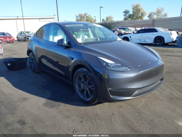 2025 Tesla Model Y Long Range Dual Motor All-wheel Drive მანქანა იყიდება აუქციონზე, vin: 7SAYGAEEXSF246232, აუქციონის ნომერი: 45593686