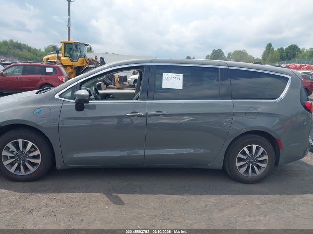 2023 Chrysler Pacifica Hybrid Touring L მანქანა იყიდება აუქციონზე, vin: 2C4RC1L75PR588975, აუქციონის ნომერი: 45593792