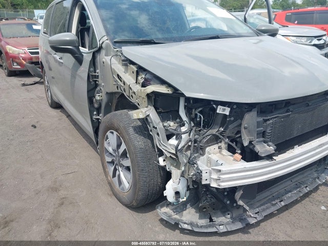 2023 Chrysler Pacifica Hybrid Touring L მანქანა იყიდება აუქციონზე, vin: 2C4RC1L75PR588975, აუქციონის ნომერი: 45593792