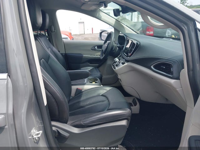 2023 Chrysler Pacifica Hybrid Touring L მანქანა იყიდება აუქციონზე, vin: 2C4RC1L75PR588975, აუქციონის ნომერი: 45593792