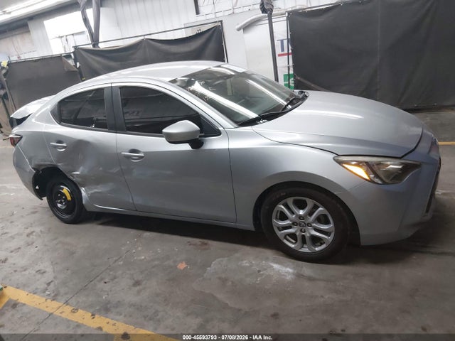 3MYDLBYV8JY321555 Toyota YARIS IA