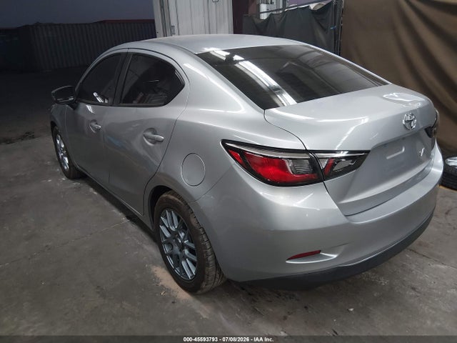 3MYDLBYV8JY321555 Toyota YARIS IA