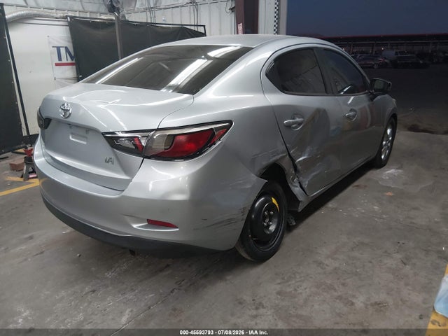 3MYDLBYV8JY321555 Toyota YARIS IA