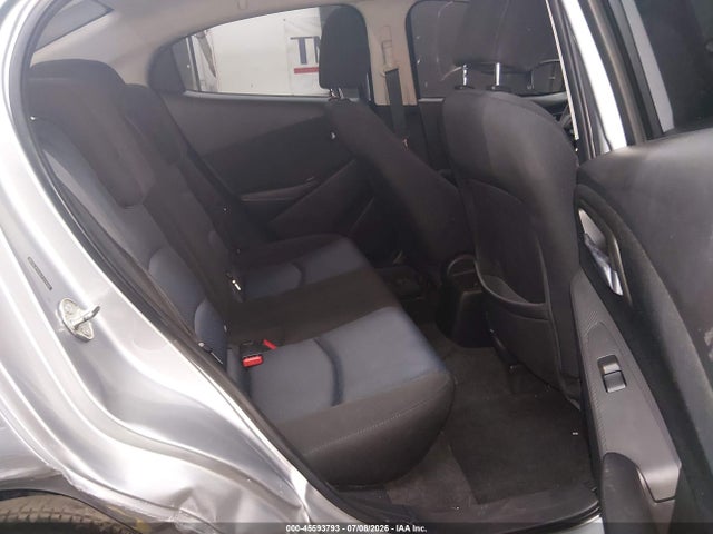 3MYDLBYV8JY321555 Toyota YARIS IA