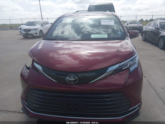 Toyota Sienna Limited 2026 5TDZRKEC1TS306329 Image 12