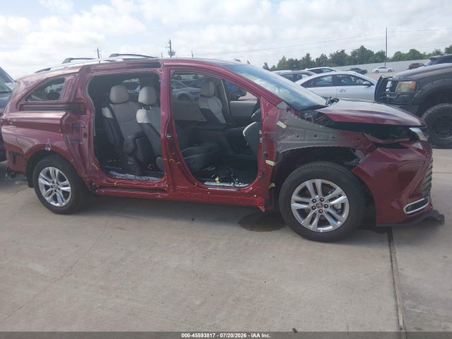 Toyota Sienna Limited 2026 5TDZRKEC1TS306329 Image 13