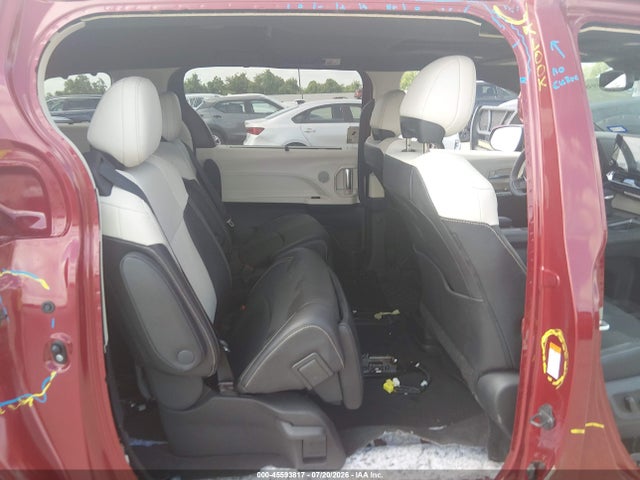 Toyota Sienna Limited 2026 5TDZRKEC1TS306329 Image 8