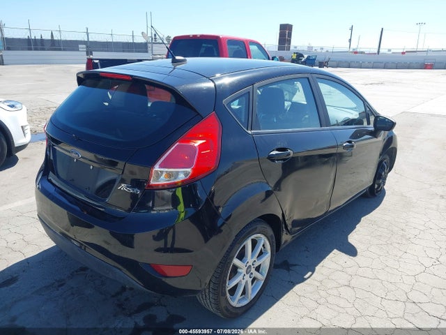 45593957 :رقم المزاد ، 3FADP4EJ7HM170246 vin ، 2017 Ford Fiesta Se مزاد بيع