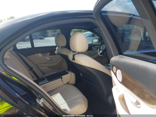 45593995 :رقم المزاد ، 55SWF4KB1FU020717 vin ، 2015 Mercedes-benz C 300 4matic مزاد بيع