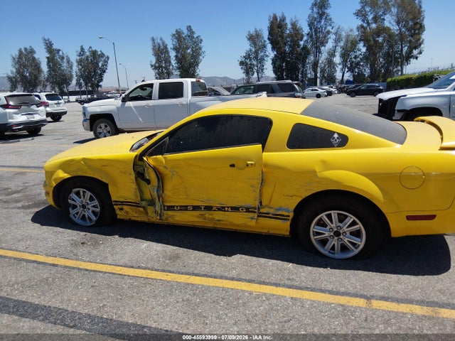45593999 :رقم المزاد ، 1ZVFT80N165211809 vin ، 2006 Ford Mustang V6 مزاد بيع