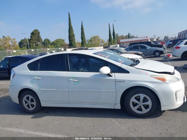 Toyota Prius Two 2014 JTDKN3DU6E1754899 Image 14