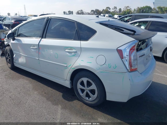 Toyota Prius Two 2014 JTDKN3DU6E1754899 Image 3