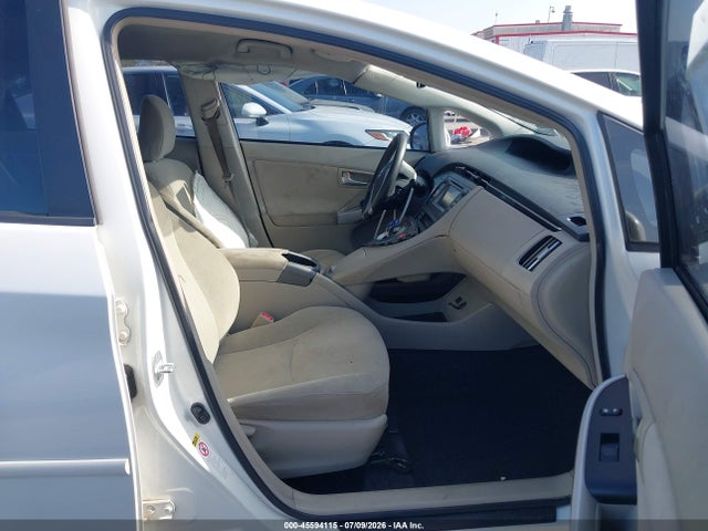 Toyota Prius Two 2014 JTDKN3DU6E1754899 Image 5