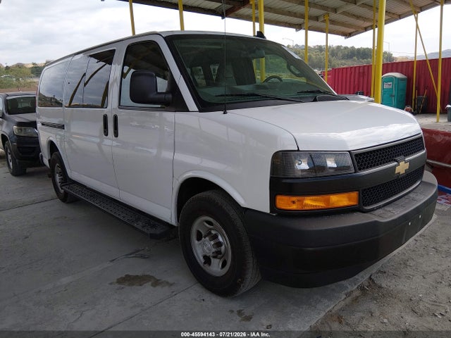 2018 1GAWGEFG2J1300425 main image