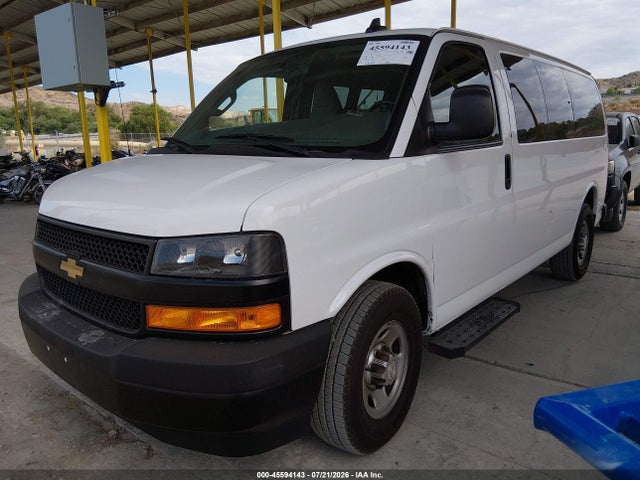 Chevrolet Express 2500 Ls 2018 1GAWGEFG2J1300425 Image 2