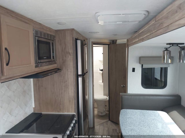 45594335 :رقم المزاد ، 4X4TPAE20NN057750 vin ، 2022 Palomino Solaire مزاد بيع