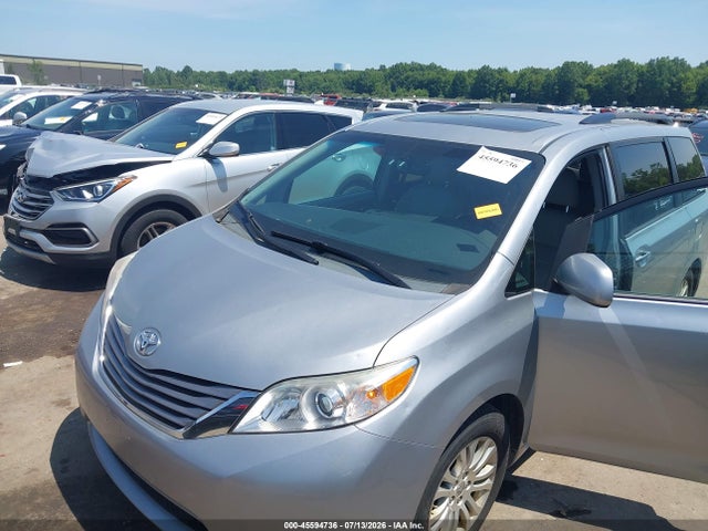 45594736 :رقم المزاد ، 5TDYK3DC2GS709071 vin ، 2016 Toyota Sienna Xle Premium 8 Passenger مزاد بيع