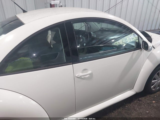 45594961 :رقم المزاد ، 3VWBK31C55M410033 vin ، 2005 Volkswagen New Beetle Gl مزاد بيع