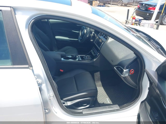 SAJAJ4BV0HA963750 Jaguar Xe 35t Premium