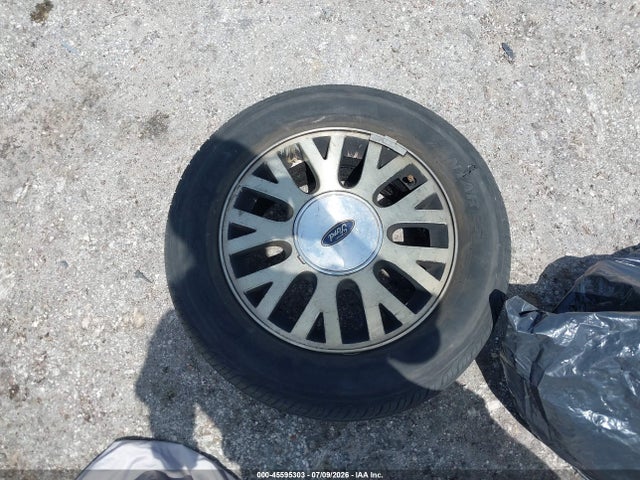 2003 Ford Crown Victoria Lx მანქანა იყიდება აუქციონზე, vin: 2FAFP74W73X153757, აუქციონის ნომერი: 45595303