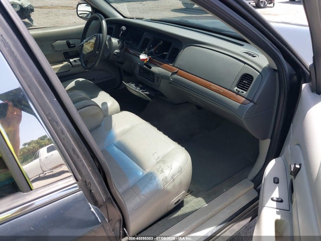 2003 Ford Crown Victoria Lx მანქანა იყიდება აუქციონზე, vin: 2FAFP74W73X153757, აუქციონის ნომერი: 45595303